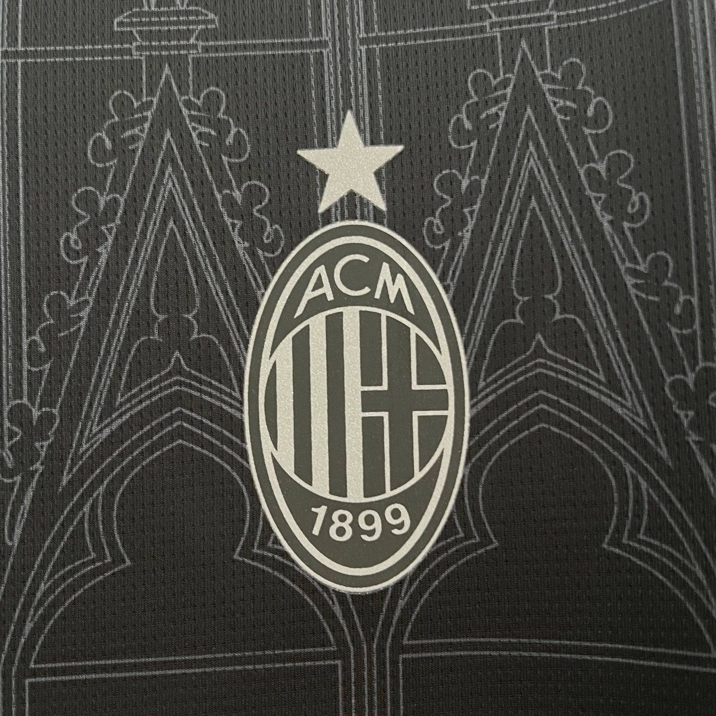 MILAN VERSION NEGRA EDICION ESPECIAL